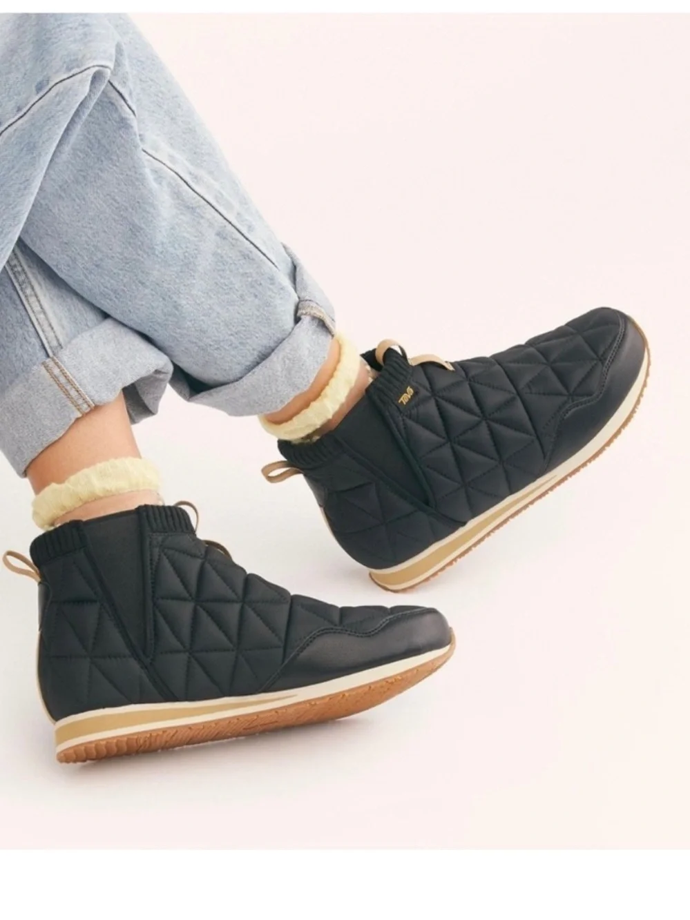 Teva Re Ember Mid Black Quilted Hiking Camping Rain Snow Ankle Boots Booties 8
